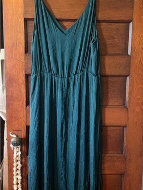 Vince Camuto green V-Neck Sleeveless Maxi Dress